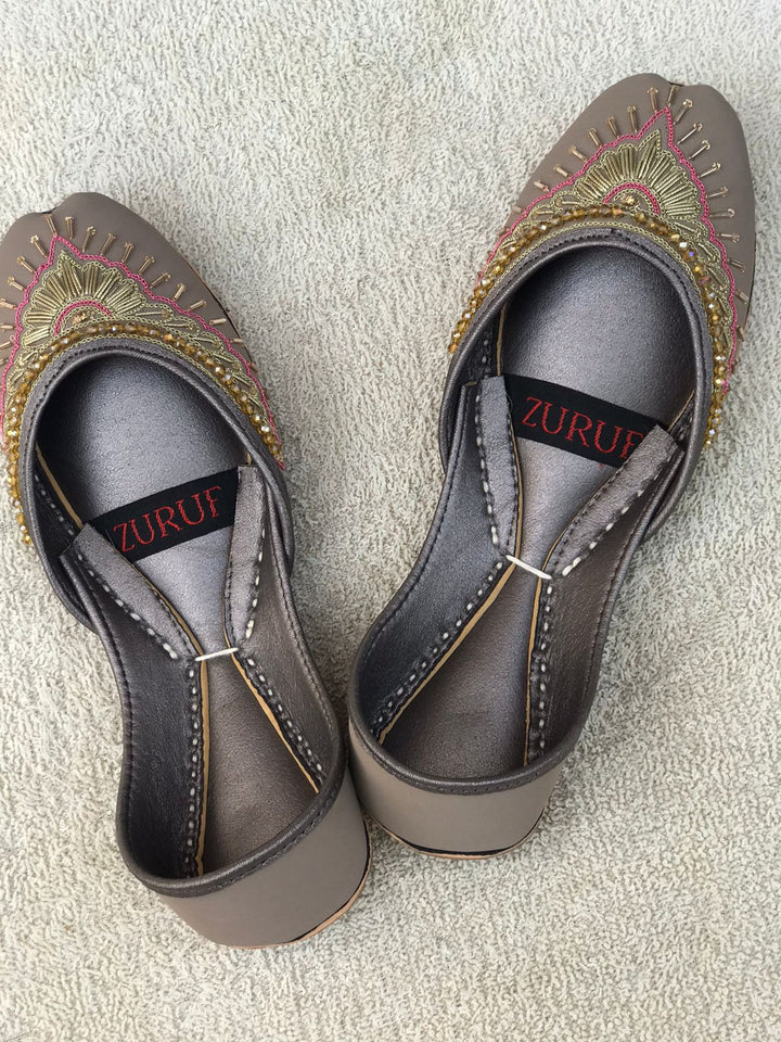 Zuruf Handmade Khussa – Traditional Pakistani Elegance