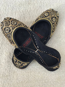 Artisan Leather Khussa – Crafted for Everyday Elegance