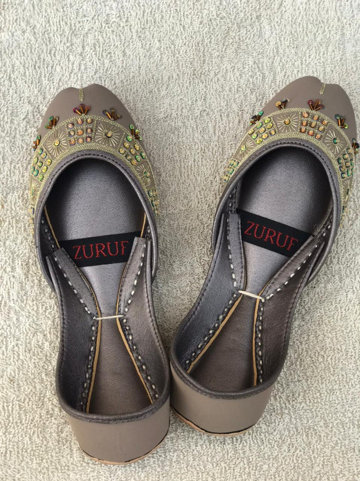 Zuruf Handmade Khussa – Traditional Pakistani Elegance