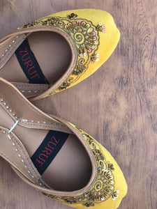 Zuruf Handmade Leather Khussa – Pakistani Cultural Footwear